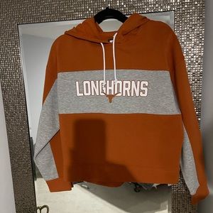 Woman’s longhorns sweatshirt. Lightweight